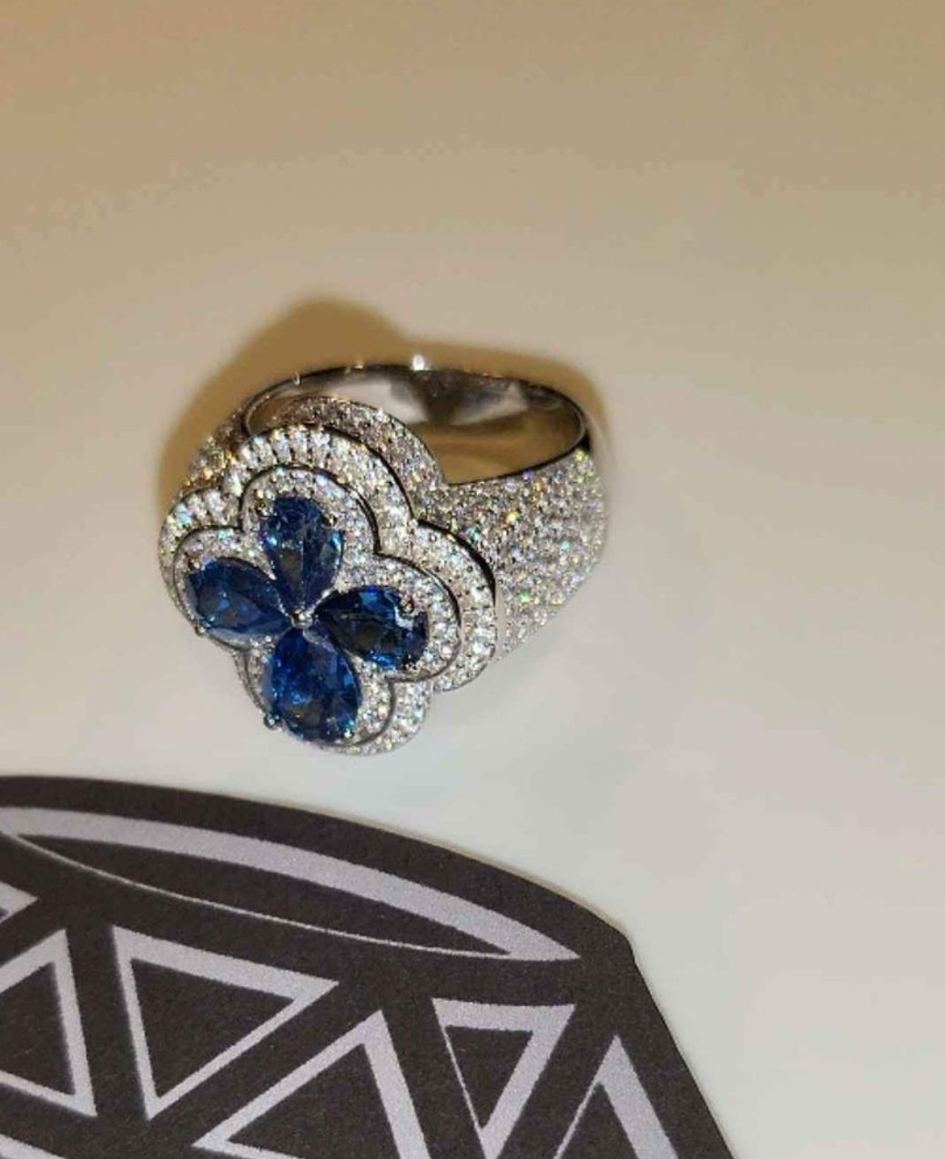 VVS Sapphire Clover Ring